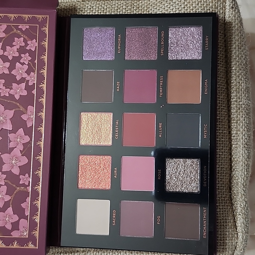 Mystic Romance Eyeshadow Palette